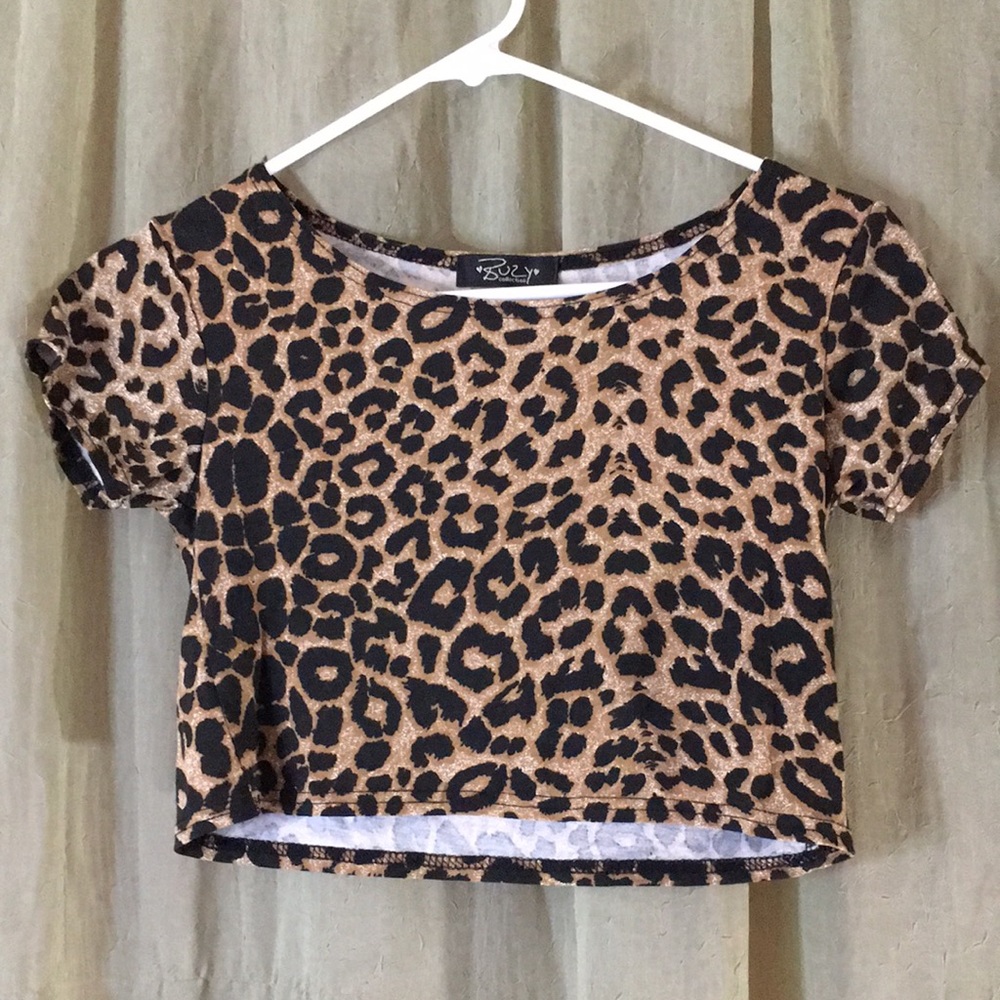 Buzy Collection Leopard Cropped Tee